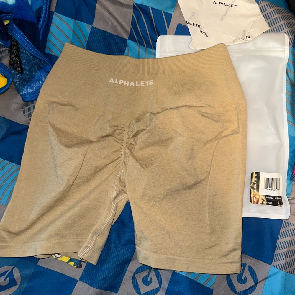 Alphalete amplify shorts hazelnut